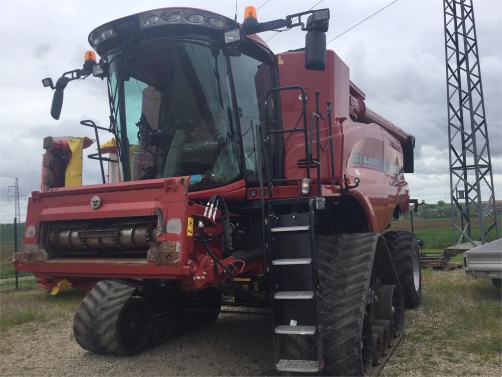 Case IH AXIAL-FLOW 8230