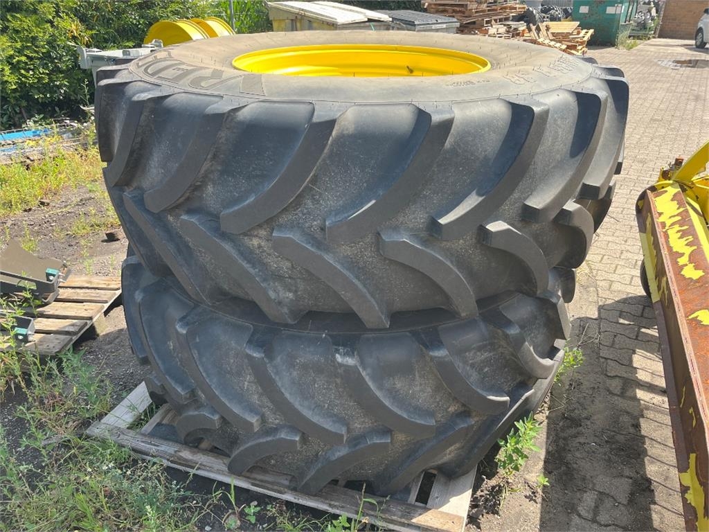 Vredestein 650/85R38