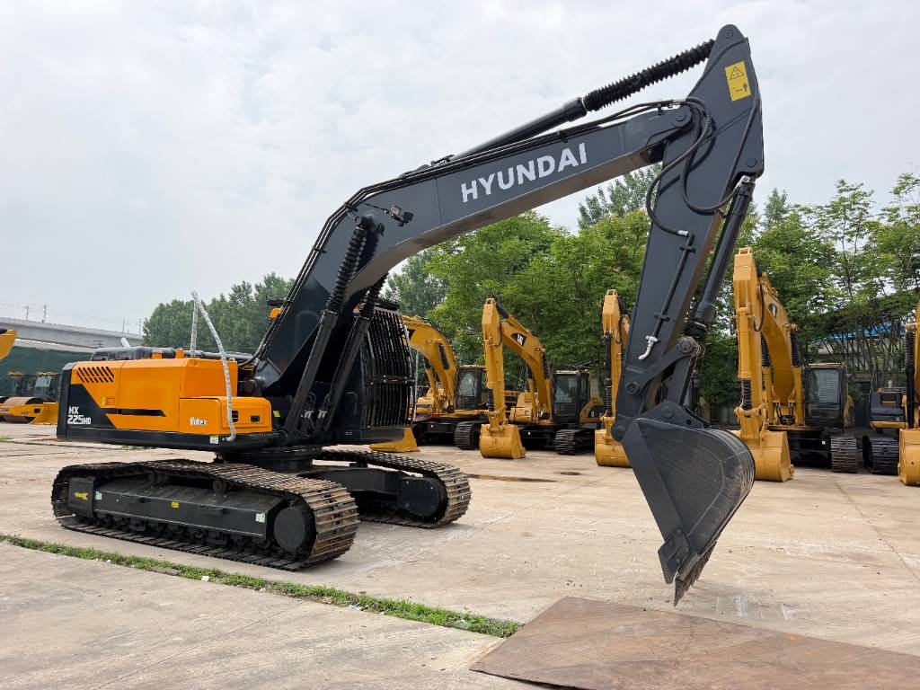 Pelle sur chenilles Hyundai HX 225 HD — occasion 2023