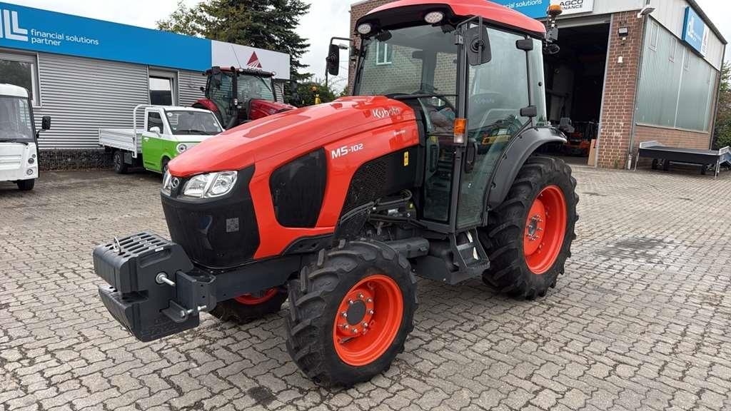 Kubota M5-102 DTNQ Tractor