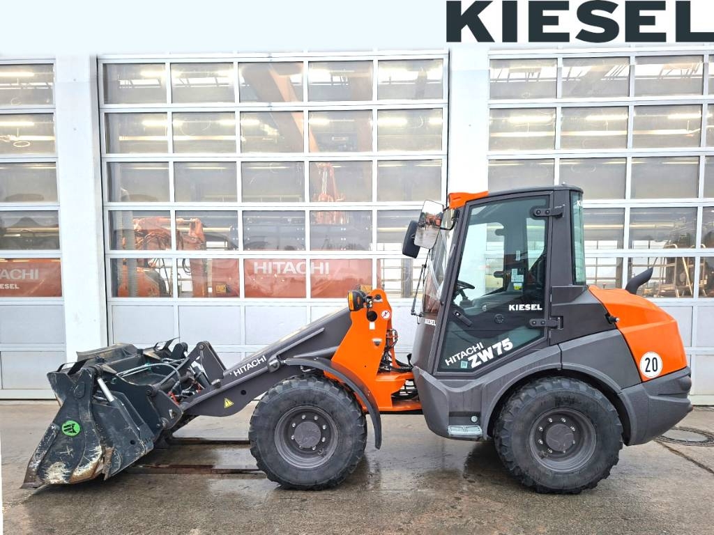 Chargeuse compacte Hitachi ZW 75-6 — occasion 2024, 325 h
