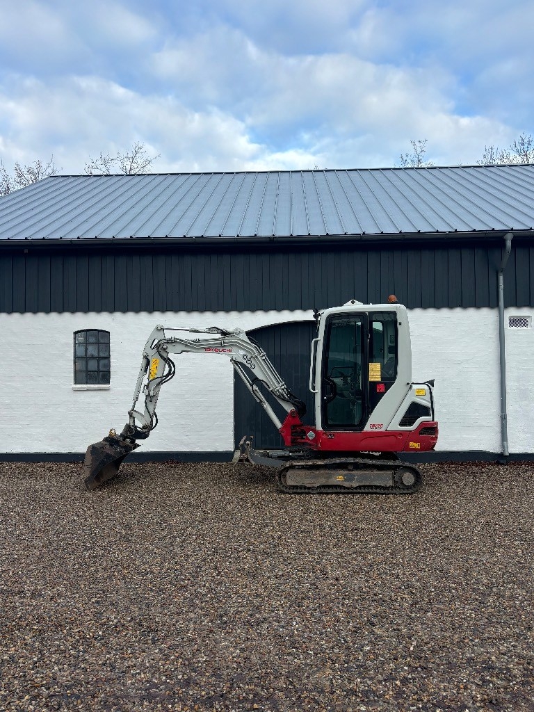 Takeuchi TB 225