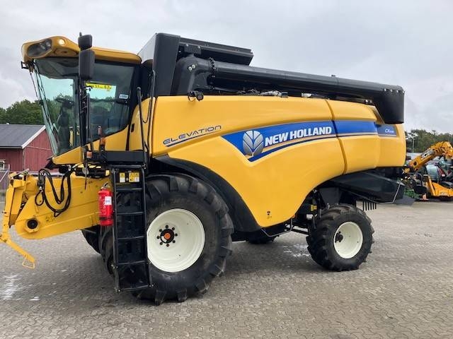 New Holland CX 5080 Elevation