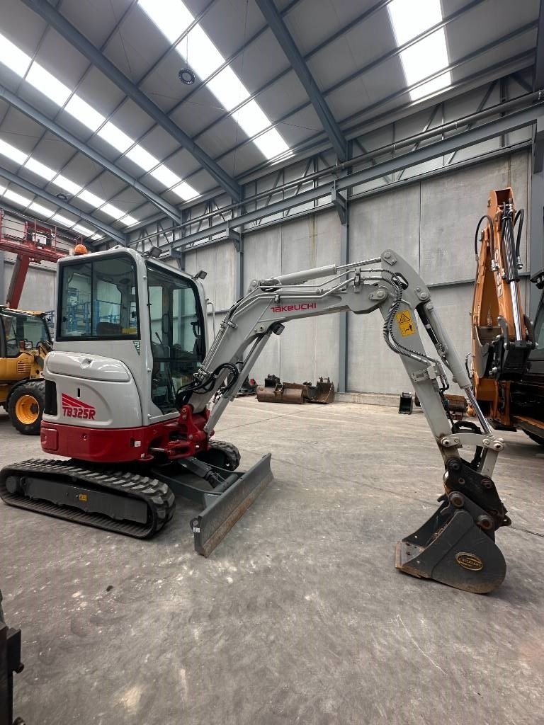 Takeuchi TB 325 R
