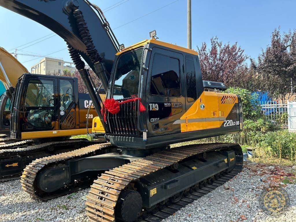 Pelle sur chenilles Hyundai 220LC-9S — occasion 2023
