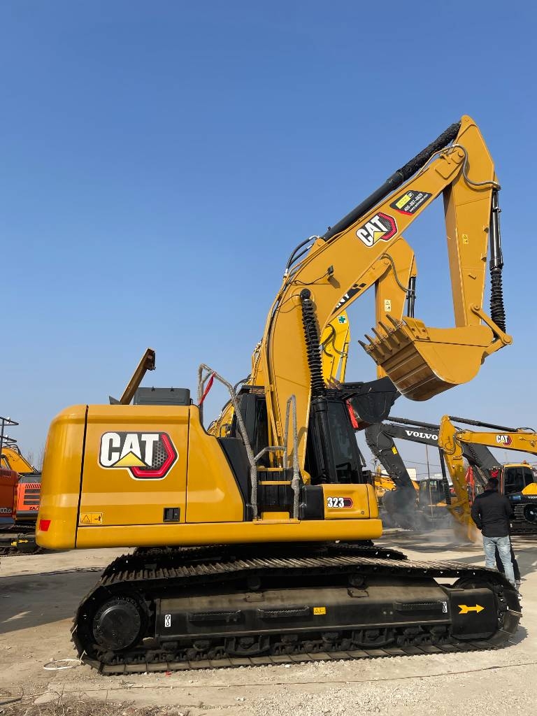 Pelle sur chenilles Caterpillar 323 — occasion 2025, 572 h