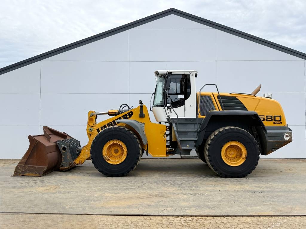 Liebherr L580 - Automatic Greasing / Heated Seat