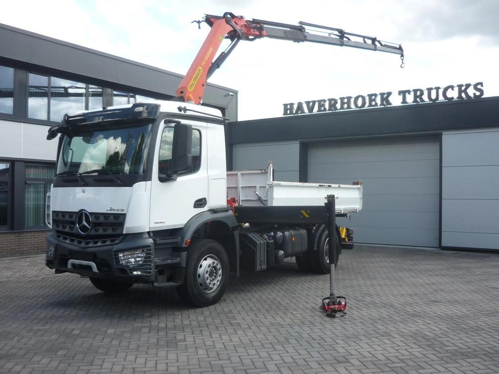 Mercedes-Benz Arocs 1832 Euro 6 3 side steel tipper with crane P