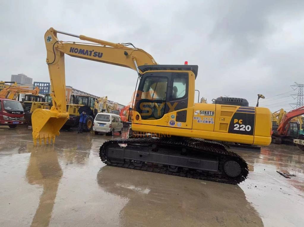 Komatsu PC 220-8