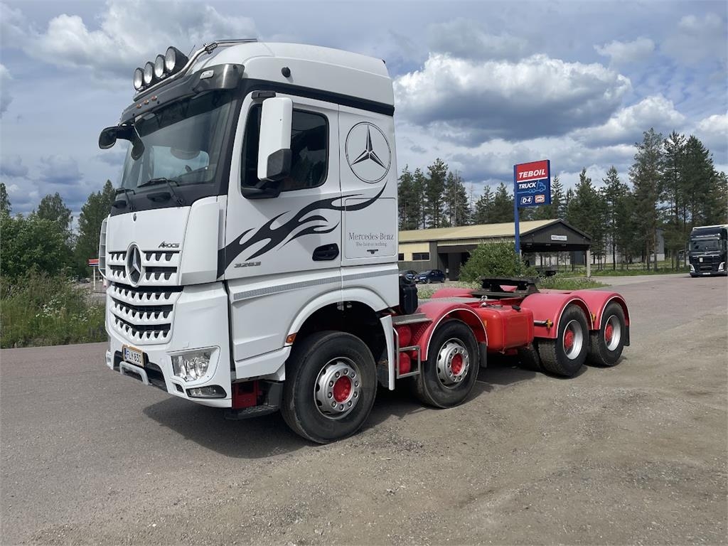 Mercedes-Benz 3263 8x4