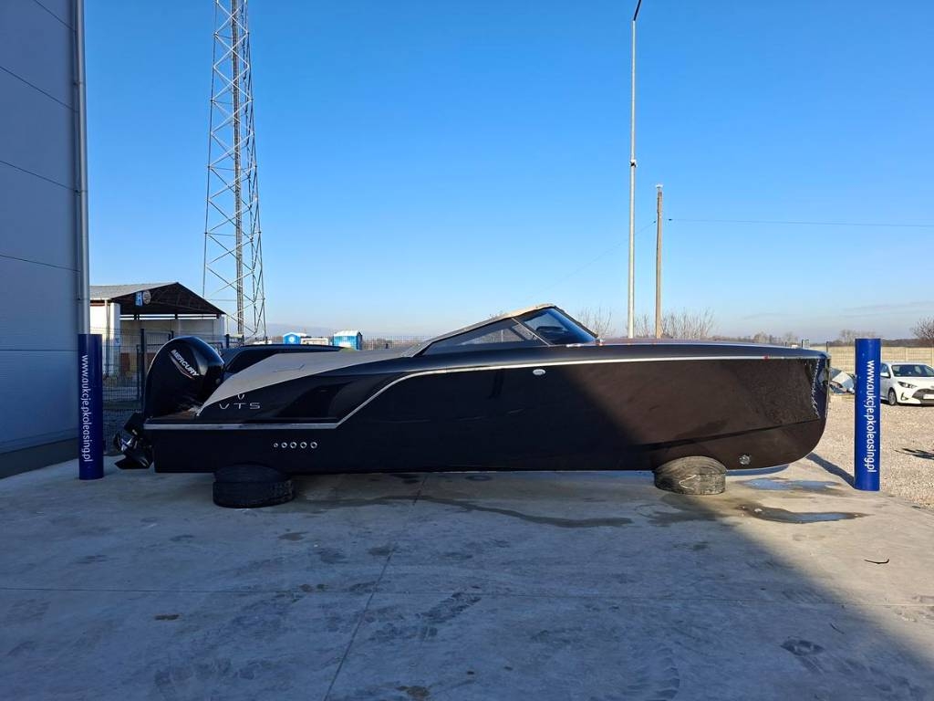 Łódź motorowa VTS FLYING SHARK 7.7