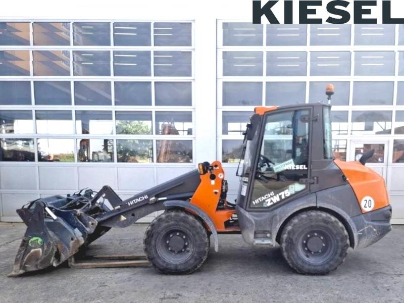Chargeuse compacte Hitachi ZW 75-6 — occasion 2023, 577 h
