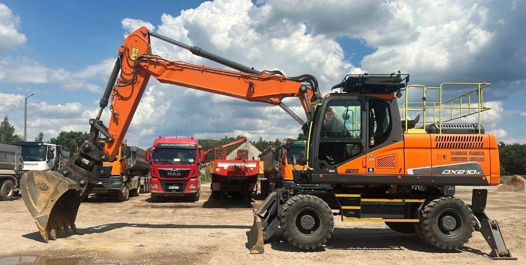Doosan DX 210W - 5, RAMIĘ 3 x ŁAMANE