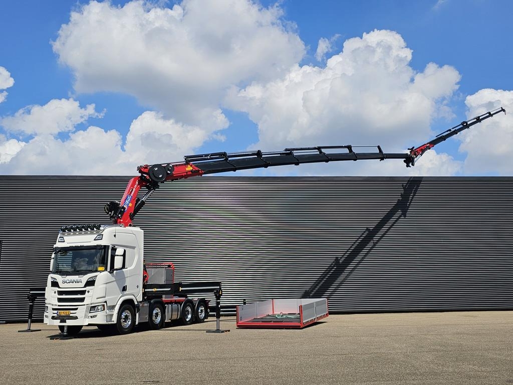 Scania R590 V8 8x2 / HMF 9520 CRANE - JIB - WINCH / TRACT
