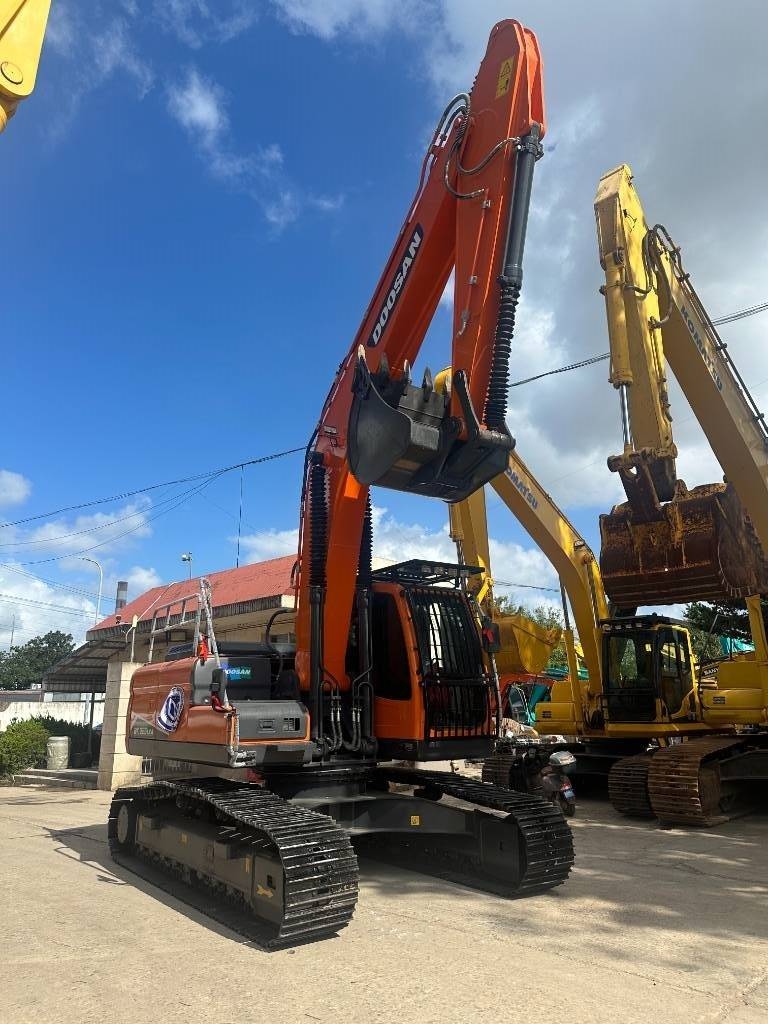 Pelle sur chenilles Doosan DX 225 LCA — occasion 2025, 200 h