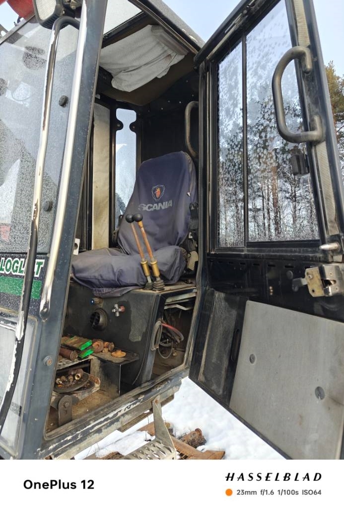 Loglift osia HYtti Koura puomistot