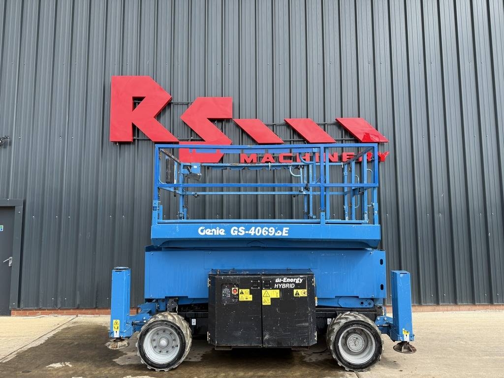Genie GS 4069 BE Bi-Energy Hybrid Scissor Lift