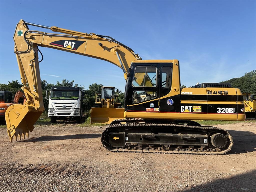 Pelle sur chenilles Caterpillar 320 B — occasion 2018, 2 900 h