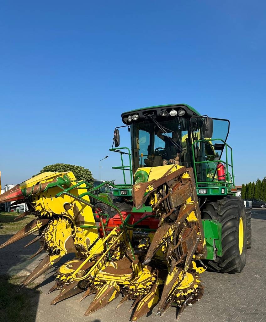 John Deere 7300