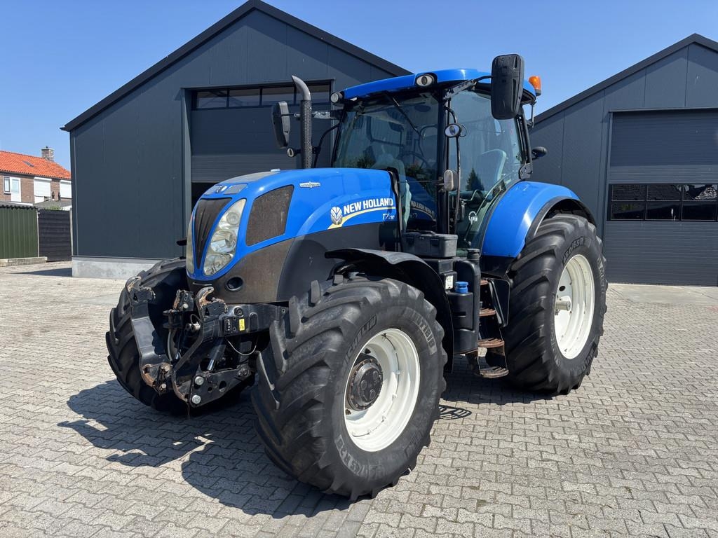 New Holland T7.210 AutoCommand. Fronthef, Vooras vering. 40km