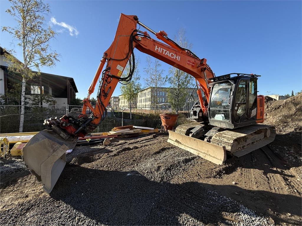 Hitachi ZX135 US-6