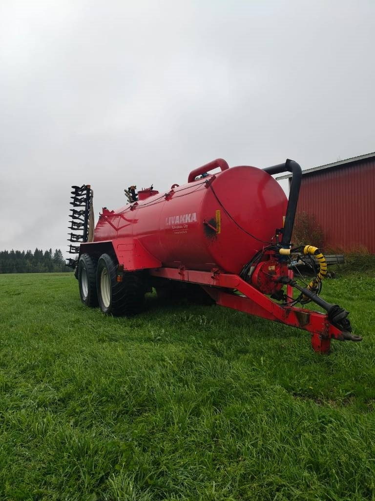 Livakka 16,5 m3+ 8 M Agronic kiekkomultain