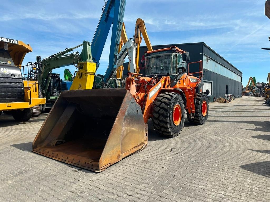 Doosan DL 300-5
