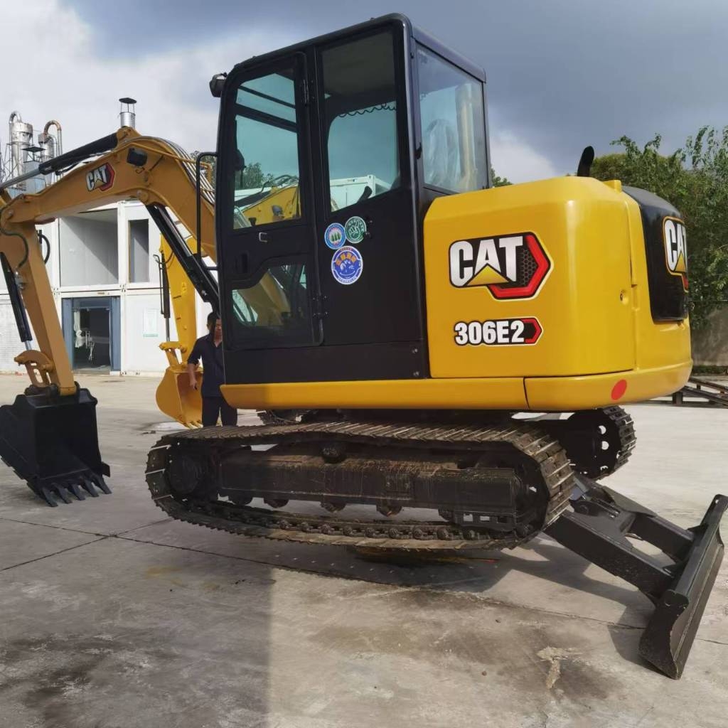 Mini-pelle Caterpillar 306 E2 — occasion 2024, 260 h
