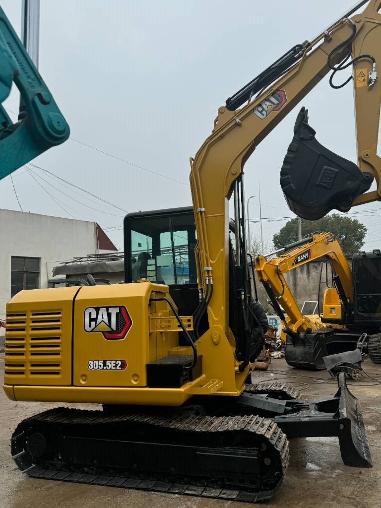 Mini-pelle Caterpillar CAT305.5E2 — occasion 2022, 1 326 h
