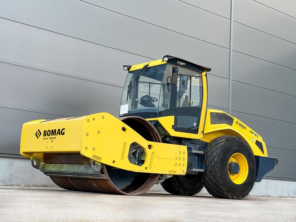 Rouleau monocylindre Bomag BW 216 D-5 — occasion 2018, 1 232 h