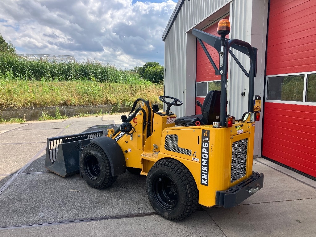 Knikmops 130 minishovel | 480u | 3 aanbouwdelen