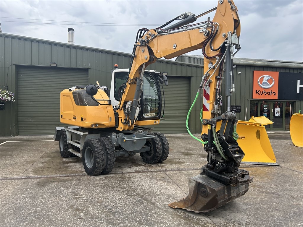 Liebherr A 910 Compact