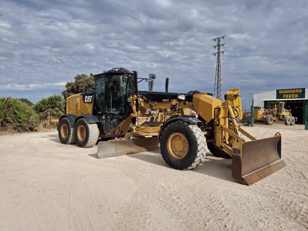 CAT 120 M 2 AWD