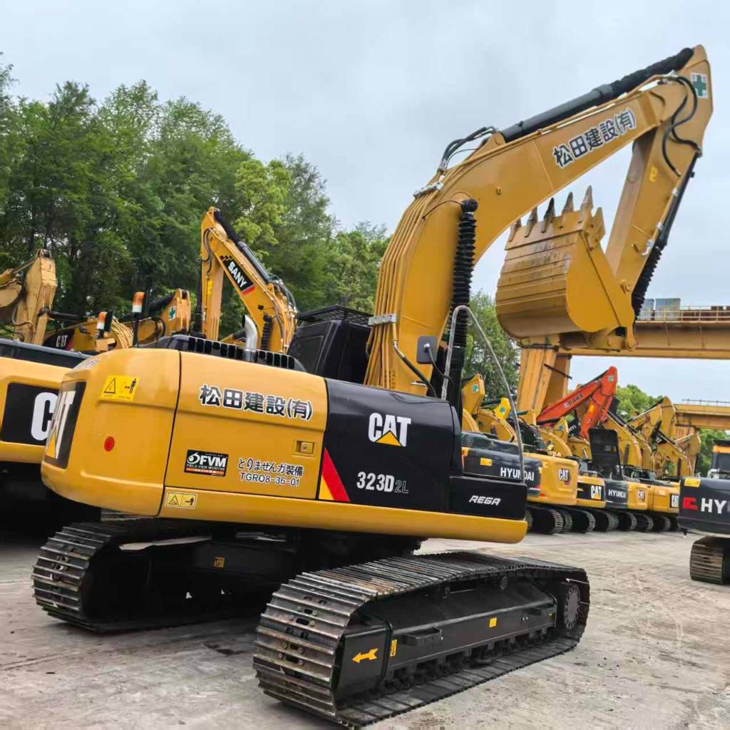 Pelle sur chenilles Caterpillar 323 D — occasion 2022, 900 h