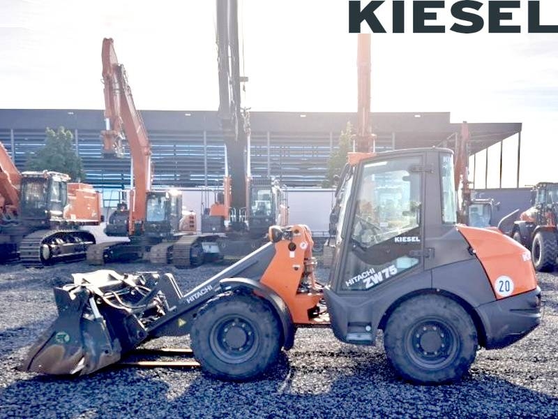 Chargeuse compacte Hitachi ZW 75-6 — occasion 2023, 745 h