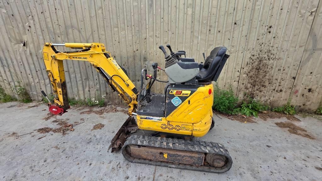 Mini-pelle New Holland E 09 SR — occasion 2007, 2 513 h