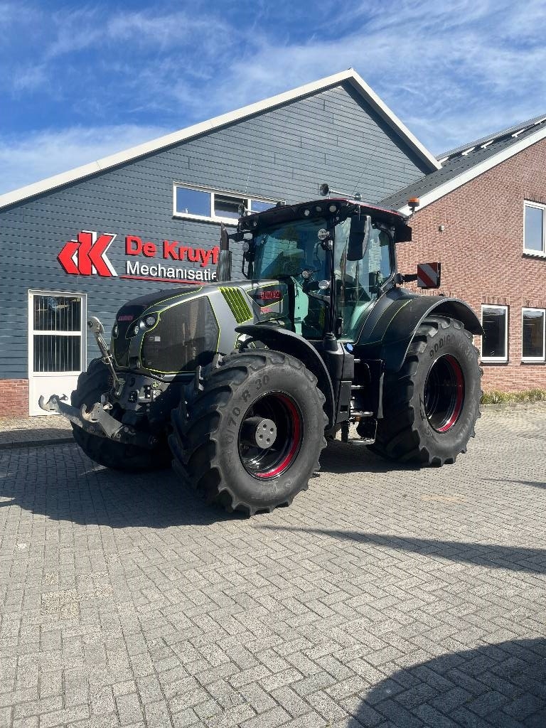 CLAAS Axion 850