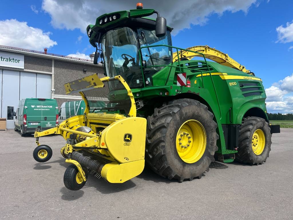 John Deere 8100