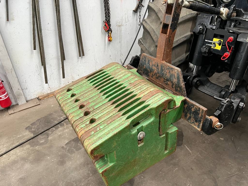 John Deere 900 kg