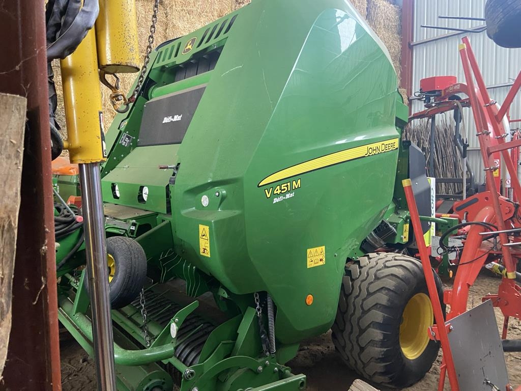 John Deere V451M
