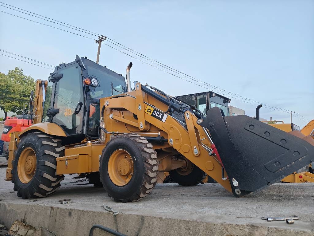 Tractopelle JCB 3 CX — occasion 2025, 24 h