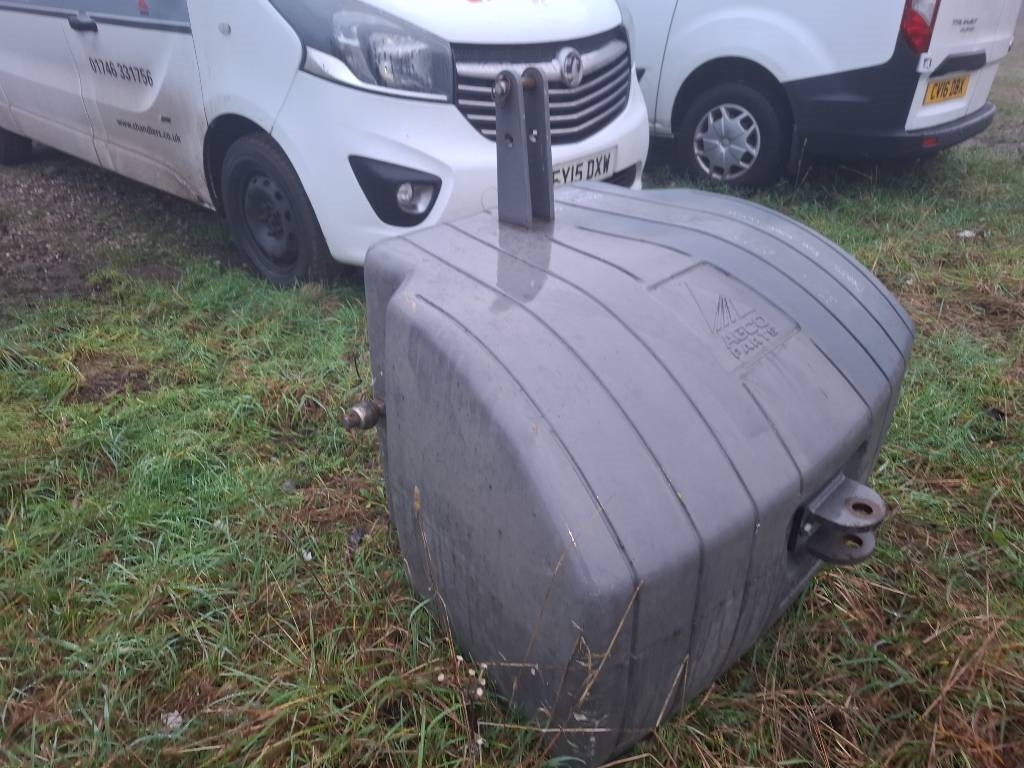Valtra 1200KG TRACTOR WEIGHT
