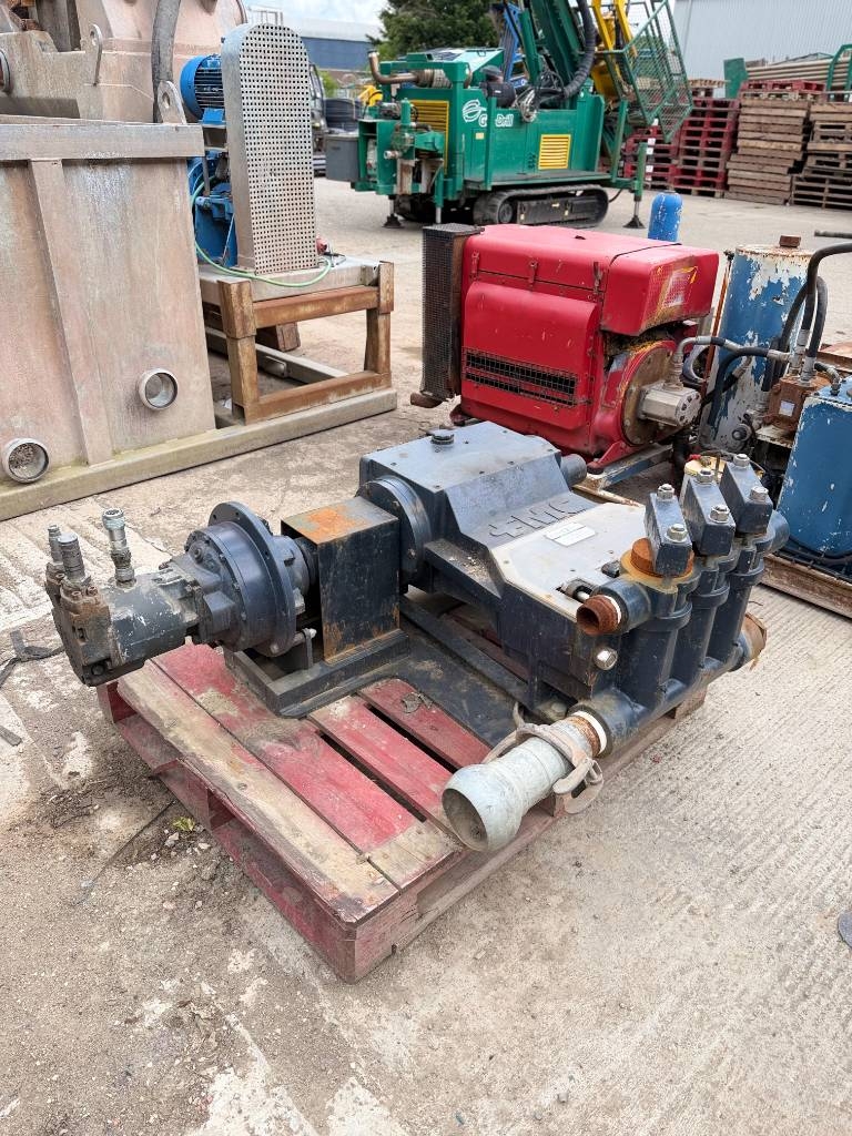 FMC M1224 Triplex Mud Pumps