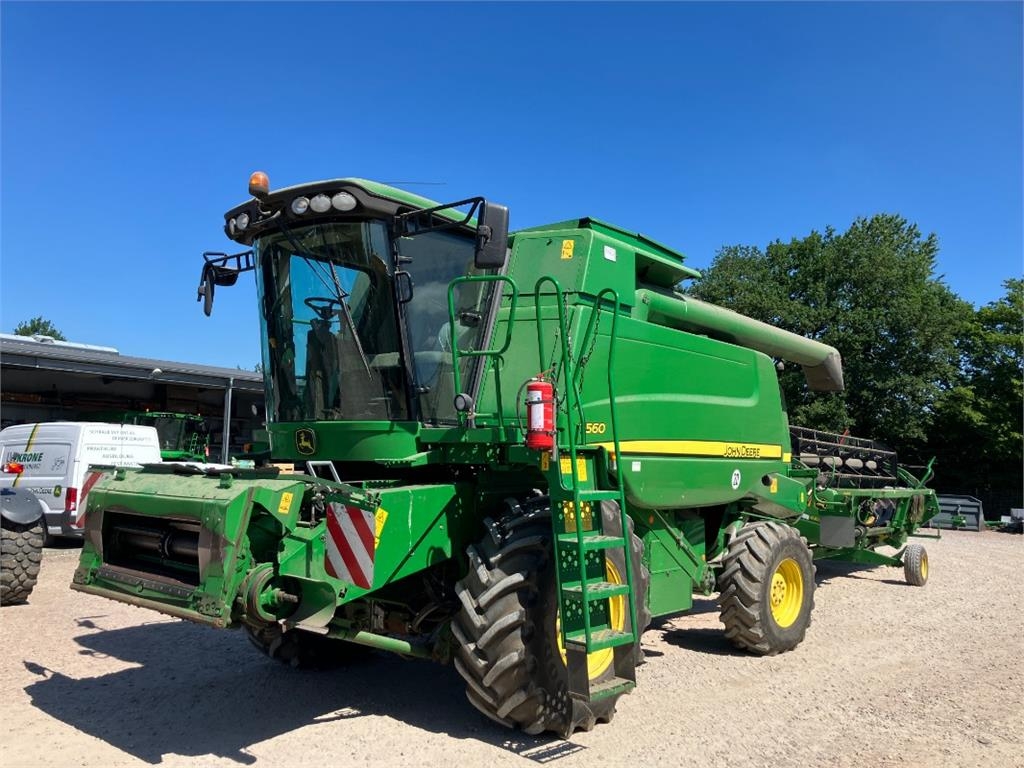 John Deere T560