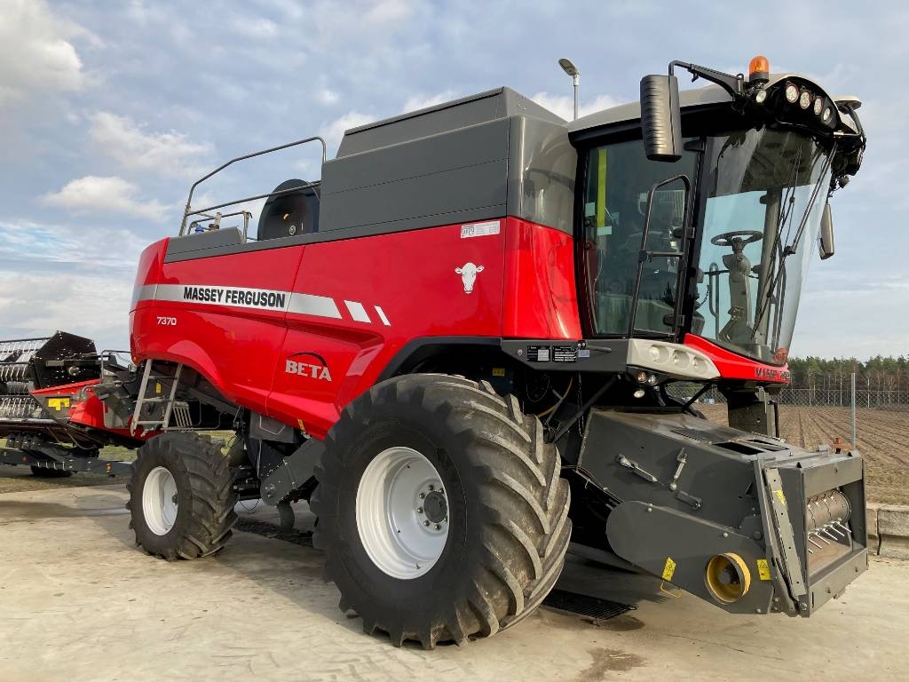Massey Ferguson 7370