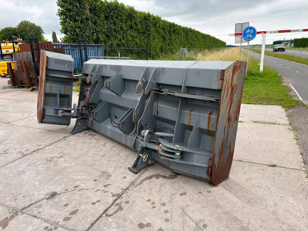 CAT Challenger MT765
