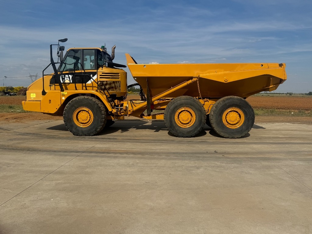 Tombereau articulé Caterpillar 725 — occasion 2008, 17 100 h