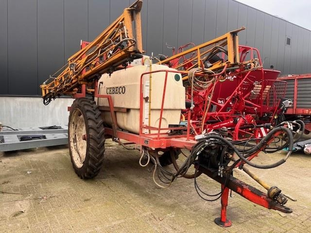 Agrifac getrokken veldspuit 2000 ltr