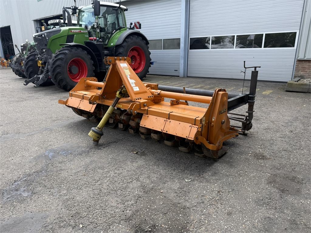 Berti Giove 280 met rol