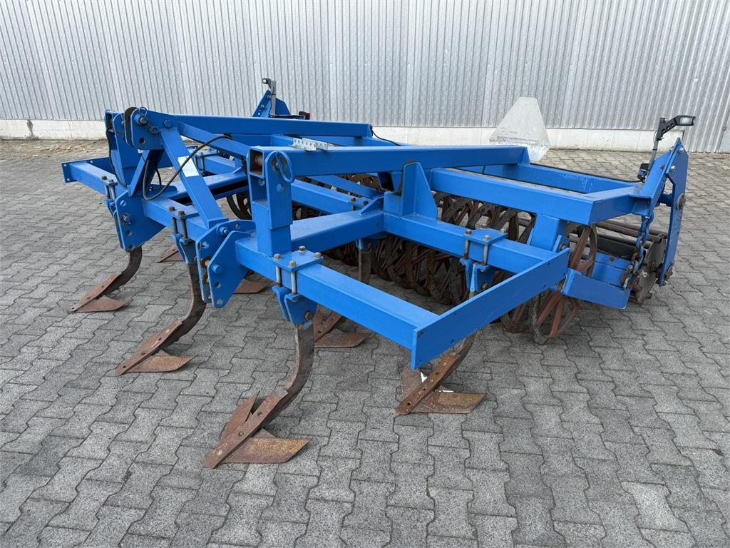 Cultivator met pakkerrol